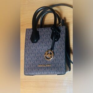 Micheal Kors small crossbody purse